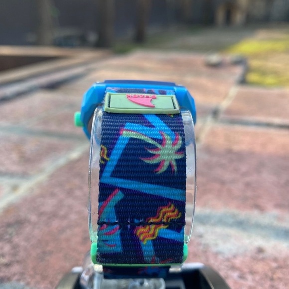 Shark Classic Clip Analog Maliblu Watch or Shark Classic Clip Analog New Wave - Picture 2 of 7